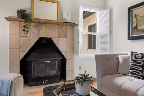 Living - 2401 Alameda St, Vallejo, CA 94590 photo 6 of 7