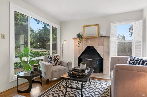 Living - 2401 Alameda St, Vallejo, CA 94590 photo 5 of 7