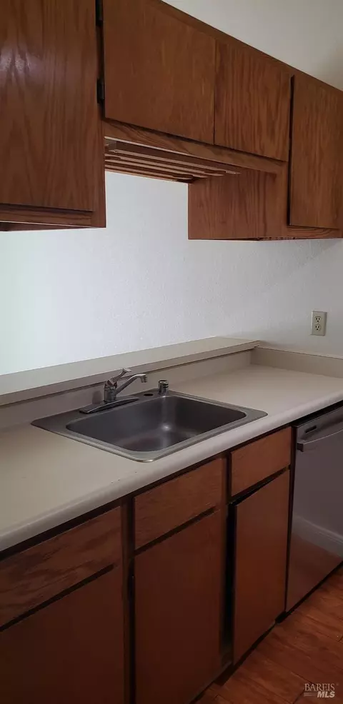 Kitchen - 224 Courtyards E, Windsor, CA 95492 photo 2 of 3