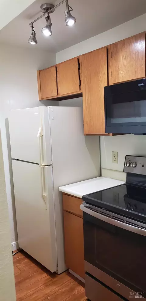 Kitchen - 224 Courtyards E, Windsor, CA 95492 photo 1 of 3