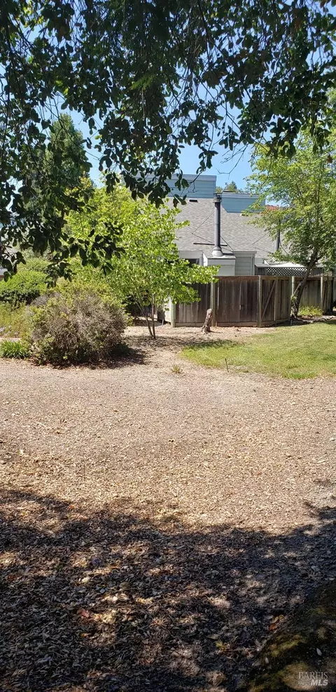 Exterior - 224 Courtyards E, Windsor, CA 95492 photo 5 of 6