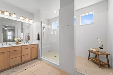Bath - 1409 Spur Ln, Fairfield, CA 94533 photo 3 of 3