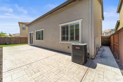 Exterior - 1409 Spur Ln, Fairfield, CA 94533 photo 5 of 6