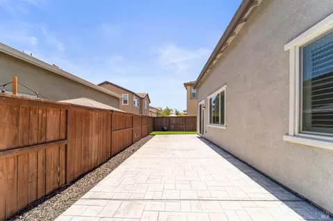 Exterior - 1409 Spur Ln, Fairfield, CA 94533 photo 6 of 6