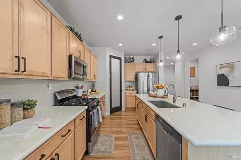 Kitchen - 1409 Spur Ln, Fairfield, CA 94533 photo 6 of 7