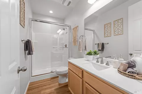 Bath - 1409 Spur Ln, Fairfield, CA 94533 photo 1 of 3