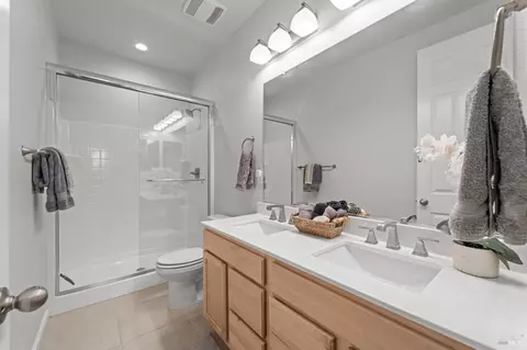 Bath - 1409 Spur Ln, Fairfield, CA 94533 photo 2 of 3