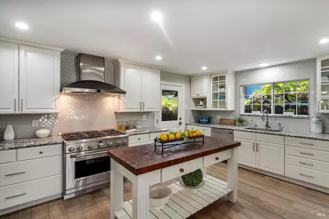 Kitchen - 1705 Adele St, Calistoga, CA 94515 photo 5 of 7