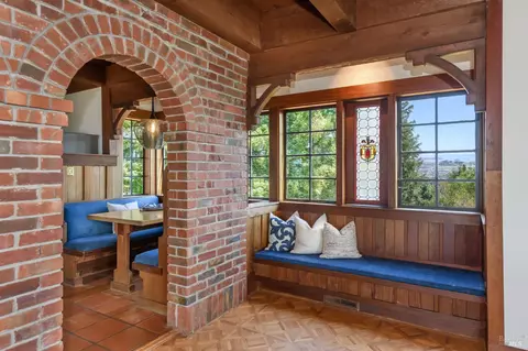 Entry Way - 409 Summit Dr, Corte Madera, CA 94925 photo 2 of 7