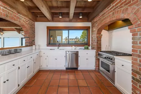 Kitchen - 409 Summit Dr, Corte Madera, CA 94925 photo 1 of 2