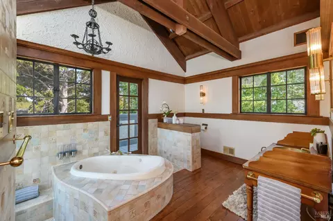 Bath - 409 Summit Dr, Corte Madera, CA 94925 photo 1 of 3