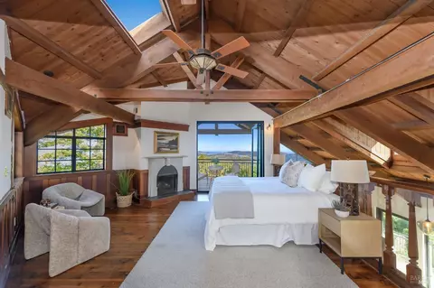 Bedroom - 409 Summit Dr, Corte Madera, CA 94925 photo 1 of 5