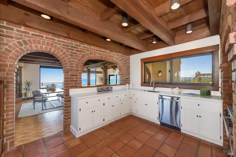 Kitchen - 409 Summit Dr, Corte Madera, CA 94925 photo 2 of 2