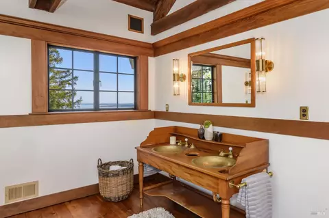 Bath - 409 Summit Dr, Corte Madera, CA 94925 photo 2 of 3