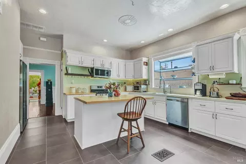 325 E K St, Benicia, CA 94510 photo 10