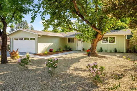 15384 Marty Dr, Glen Ellen, CA 95442