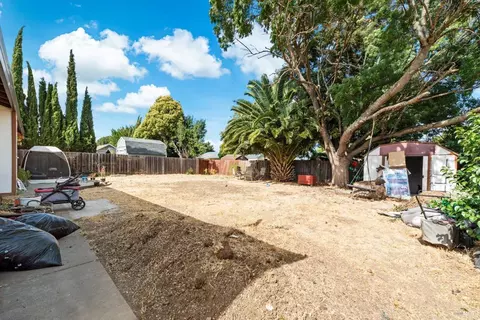 Exterior - 320 Serrano Ct, Fairfield, CA 94533 photo 8 of 8