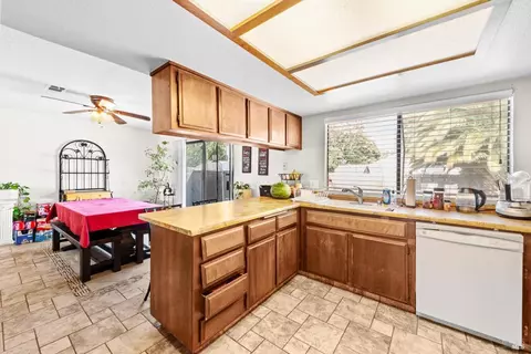 Kitchen - 320 Serrano Ct, Fairfield, CA 94533 photo 4 of 4