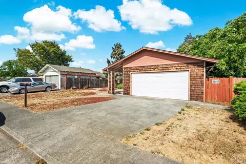 Exterior - 320 Serrano Ct, Fairfield, CA 94533 photo 2 of 8