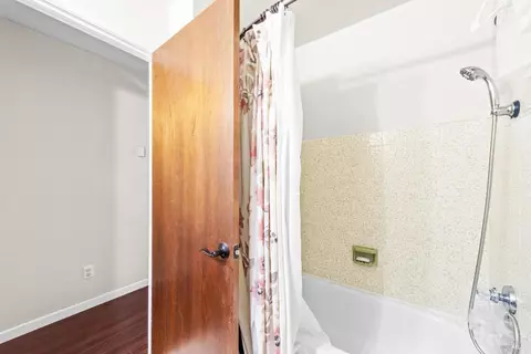 Bath - 320 Serrano Ct, Fairfield, CA 94533 photo 2 of 3