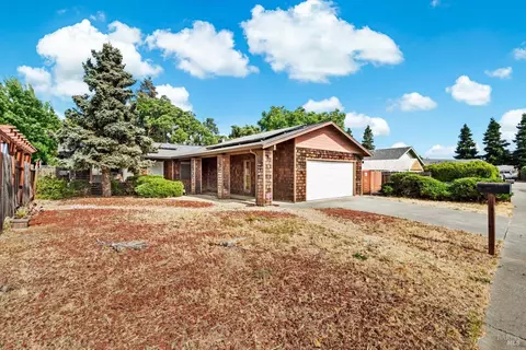 Exterior - 320 Serrano Ct, Fairfield, CA 94533 photo 3 of 8