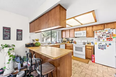 Kitchen - 320 Serrano Ct, Fairfield, CA 94533 photo 1 of 4
