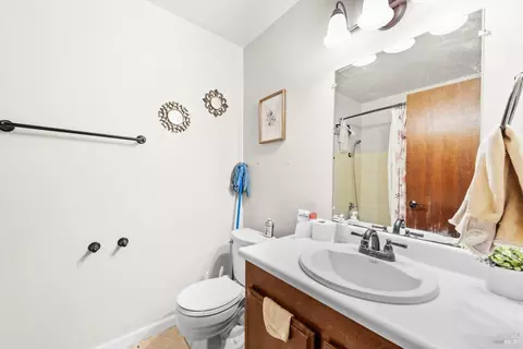Bath - 320 Serrano Ct, Fairfield, CA 94533 photo 1 of 3