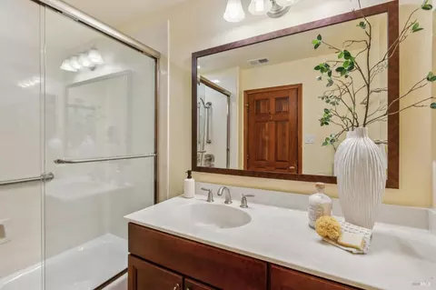 Bath - 85 Buckingham Dr, Moraga, CA 94556 photo 4 of 5