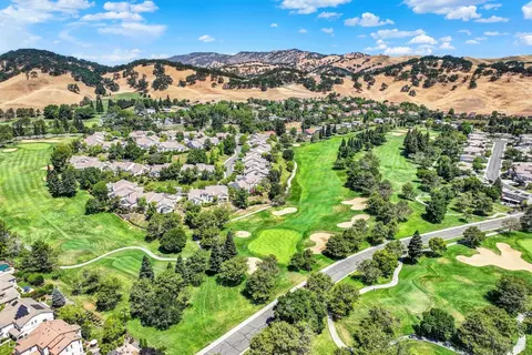 View/Area - 3242 Banff Dr, Fairfield, CA 94534 photo 7 of 9