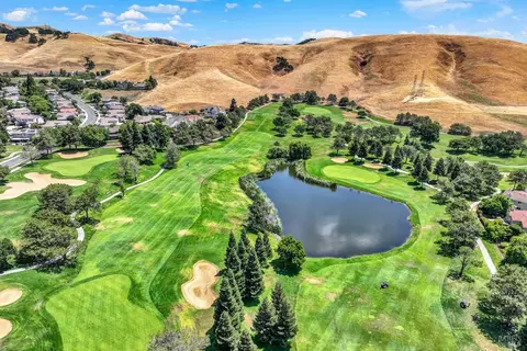 View/Area - 3242 Banff Dr, Fairfield, CA 94534 photo 8 of 9