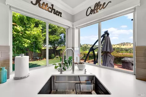 Kitchen - 3242 Banff Dr, Fairfield, CA 94534 photo 3 of 10