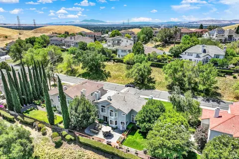 View/Area - 3242 Banff Dr, Fairfield, CA 94534 photo 4 of 9