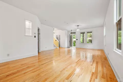 635 Brown St, Healdsburg, CA 95448