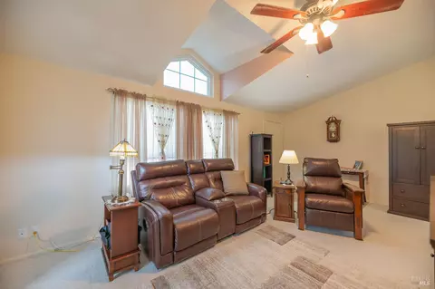 175 Walnut Cir, Rohnert Park, CA 94928