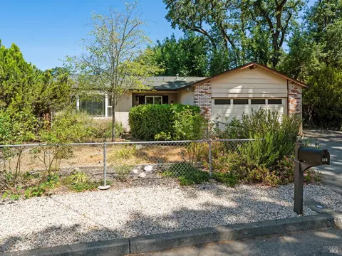 580 W 2nd St, Cloverdale, CA 95425