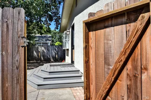 Exterior - 612 Cherry Ave, Sonoma, CA 95476 photo 5 of 13