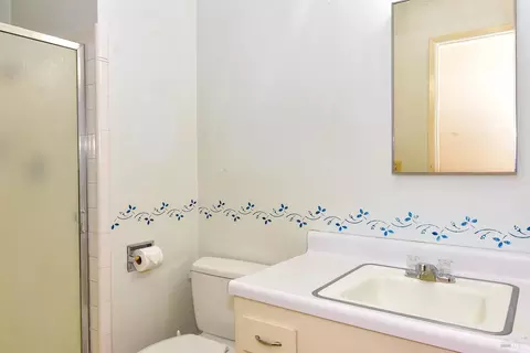 Bath - 612 Cherry Ave, Sonoma, CA 95476 photo 1 of 2
