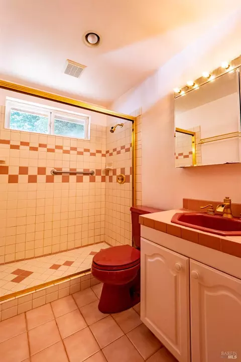 Bath - 44150 Nash Mill Rd, Philo, CA 95466 photo 2 of 3