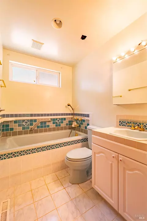 Bath - 44150 Nash Mill Rd, Philo, CA 95466 photo 1 of 3