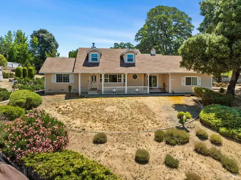 1350 Chateau Pl, Ukiah, CA 95482