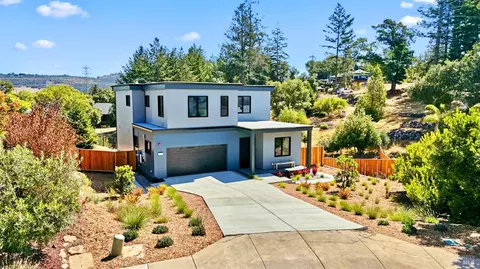 2020 Eagle Ct, Santa Rosa, CA 95403