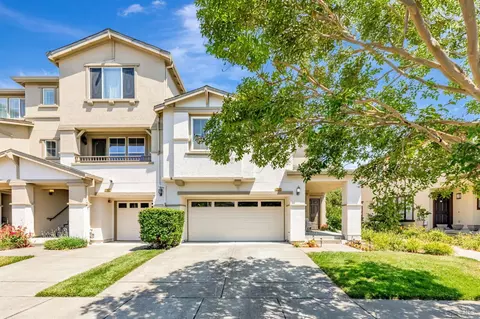 2585 Edgewater Dr, Santa Rosa, CA 95407