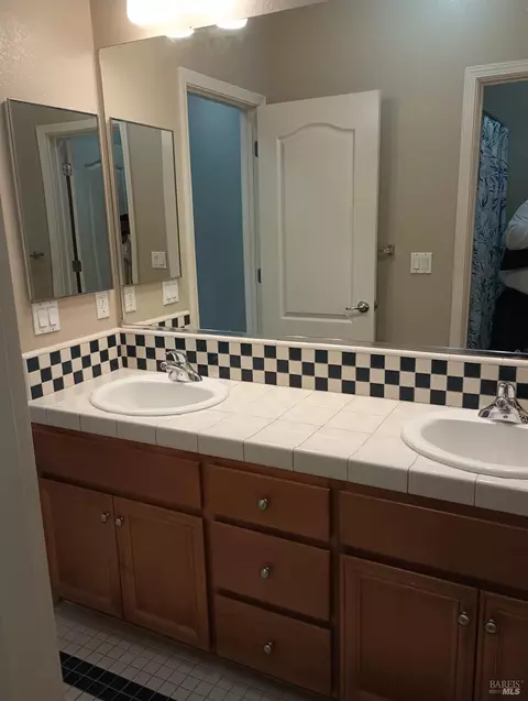 Bath - 8917 San Ramon Rd, Dublin, CA 94568 photo 8 of 9