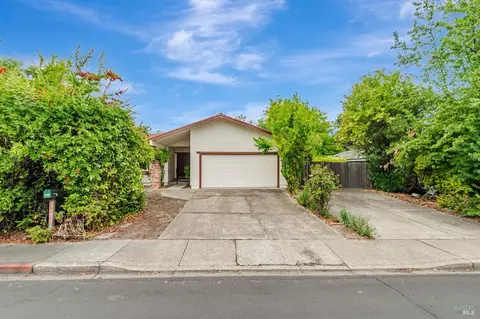 1103 Mitzi Dr, Calistoga, CA 94515