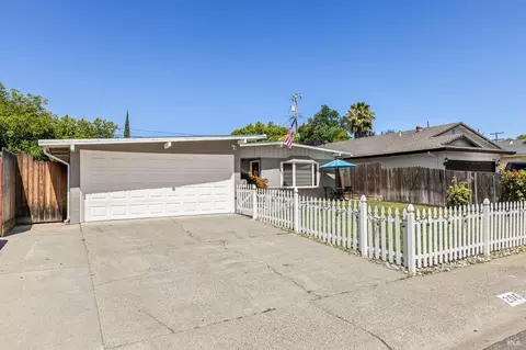 206 Arbor St, Vacaville, CA 95688 photo 2