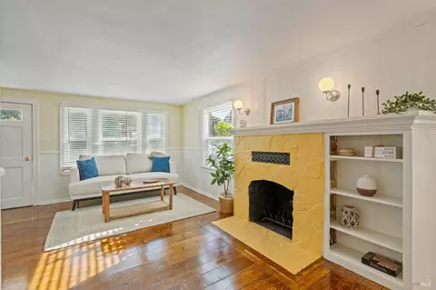 Living - 855 Benicia Rd, Vallejo, CA 94591 photo 5 of 6
