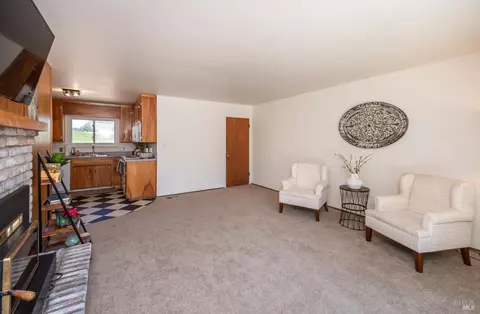 Living - 1007 Sunset Rd, Napa, CA 94558 photo 3 of 4