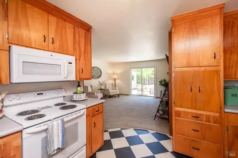 Kitchen - 1007 Sunset Rd, Napa, CA 94558 photo 8 of 9