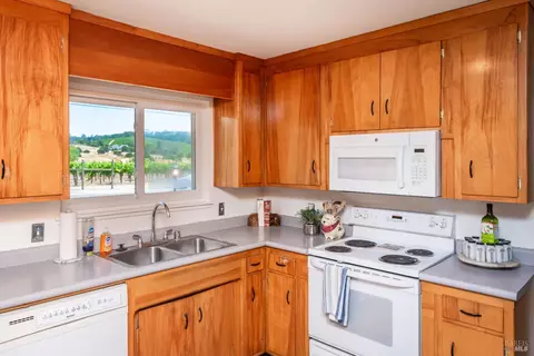 Kitchen - 1007 Sunset Rd, Napa, CA 94558 photo 5 of 9
