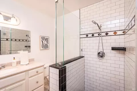 Bath - 1007 Sunset Rd, Napa, CA 94558 photo 4 of 5